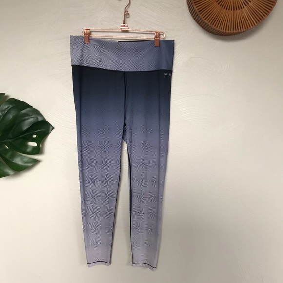 AR-33 Pants - AR-33 Alpha Geometric Pattern Ombré Legging XL